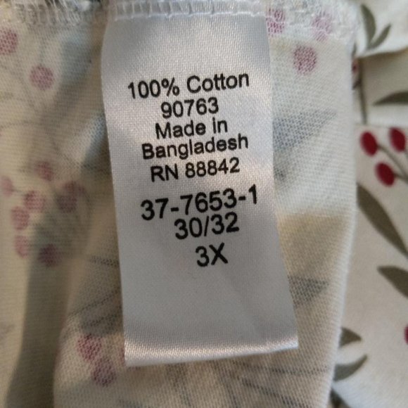 Woman Within 30/32 30W 32W 3X Cream Cotton Turtleneck Olive Leaves Red Berries - Picture 2 of 3